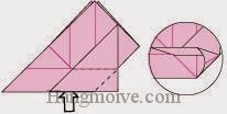 Bước 12: Từ vị trí mũi tên, mở lớp giấy trên cùng ra, kéo và gấp lớp giấy lên trên.