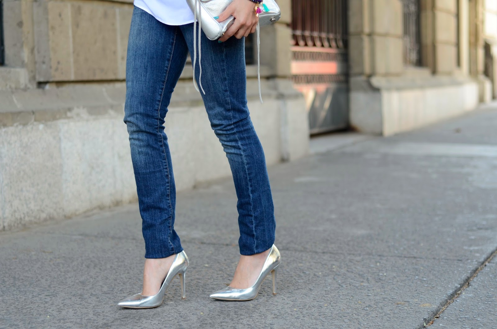 http://www.modacapital-blog.com/2014/03/basic-jeans.html