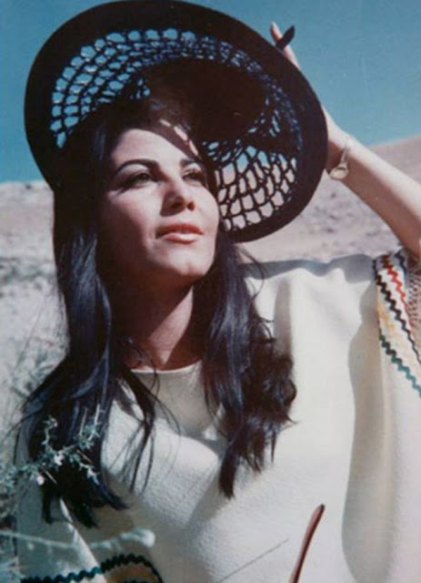 Photographs of women in Iran before the Islamic revolution