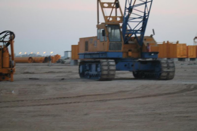 Picture of crawler crane on the Kingdom Tower construction site