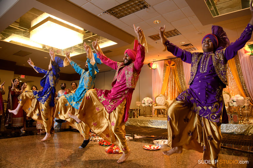 Bhangra dance at Pakistani Wedding Shaadi Mehendi Photography by SudeepStudio.com Ann Arbor South Asian Muslim Wedding Photographer