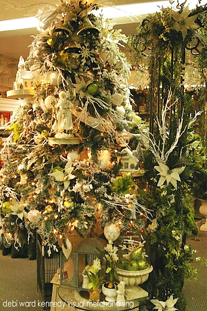 Retail Holiday Displays,Holiday,retail display,retail tips,retail visual merchandising,Christmas Trees,display ideas,display tips,independent merchants,seasonal display,visual merchandising,
