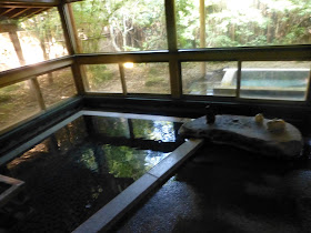 Baignade dans un Onsen au Japon