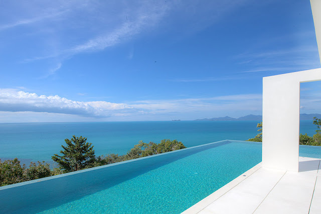 Picture of the swimming pool overlooking the ocean