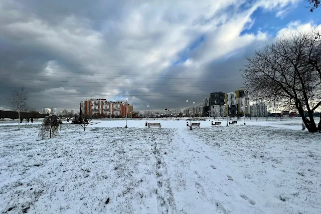 парк у Святого озера, Салтыковская улица