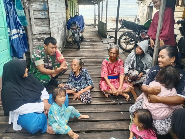 Babinsa Rizal Akbar Ajak Ketua RT dan Masyarakat Batu Kapal Jaga Lingkungan Tetap Aman dan Kondusif