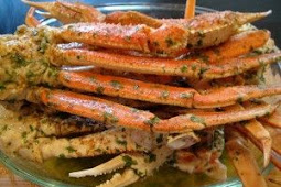 LICK YOUR FINGERS BEER, BUTTER & GARLIC CRAB LEGS