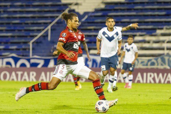 Imperfeições à parte, o Flamengo de Ceni tem a rara disposição de ousar