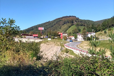 Estación de servicio y hotel en el alto de Ertzegarate