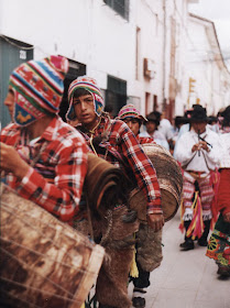 Niños participando del Carnaval de Ayacucho