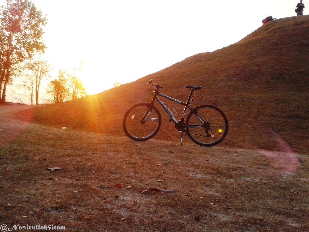 Menunggu sunset di Candi Abang, Berbah, Sleman