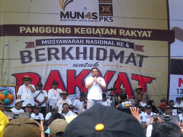 Sohibul Iman Gelar Video Conference Dengan Kader PKS  di 12 Kota