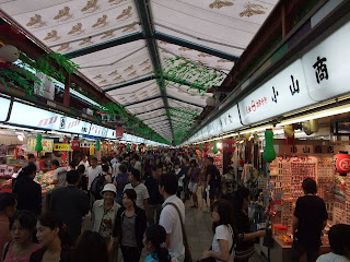 Lunes por la mañana en el mercado de Asakusa