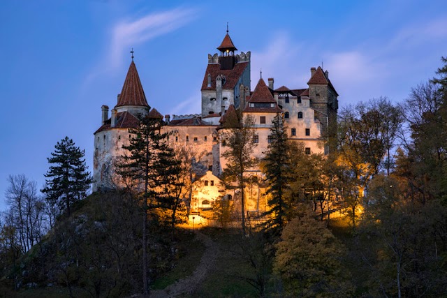 El Castillo De Drácula En Transilvania O Castillo De Bran, Existe En La Vida Real, Conoce Su Historia, Como Es Por Dentro, Que Días Se Puede Visitar Y Horarios.