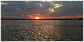 pôr do sol no Guaiba em Porto Alegre - passeio de barco