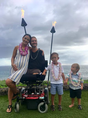 Photos: Man born without legs and arms, Nick Vujicic and his wife are expecting twins