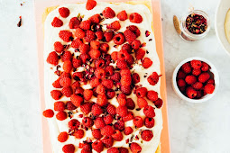 white chocolate and raspberry sheet cake