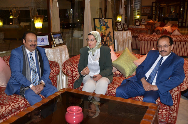 شاهد بالصور لحظة وصول الدكتور عبد الولي الشميري ومرافقوه إلى مدينة فاس المغربية استعدادا لتكريمه في جامعة سيدي محمد بن عبد الله