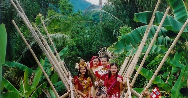 DAYAK BORNEO: DAYAK BIDAYUH DI SARAWAK