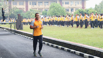 Guna Menjaga Tubuh Tetap Prima, Wakapolda Banten Gelar Olahraga Bersama Personel
