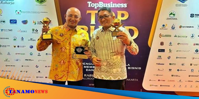 Perumda Air Minum Kota Padang Raih Golden Trophy TOP BUMD Awards 2024