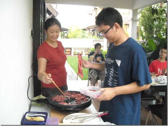 Joon Ming n his mum