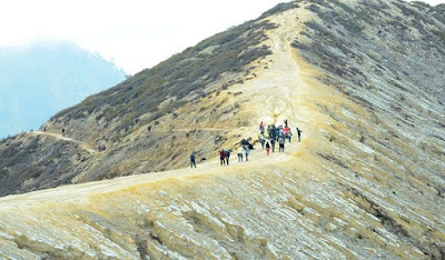 Ijen Crater Climbing