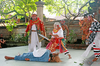 Barong Dance performance. Bali. Indonesia. Танцевальное представление Баронг. Бали. Индонезия.