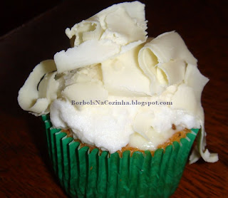 Cupcake de Chocolate Branco com Coco