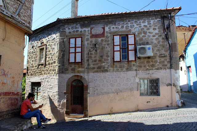 Bergama, İlk parşömen, ilk Asya Kütüphanesi, arastası, Hacı Hekim Hamamı, Mescitaltı Mescidi, Pergamon Antik Kenti, taş ev, Kızıl avlu, Serapeion, akropol