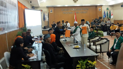 Ridwan Kamil-Uu Ruzhanul Ulum Resmi Sebagai Paslon Pertama Yang Mendaftar Pada Pilgub Jabar 2018