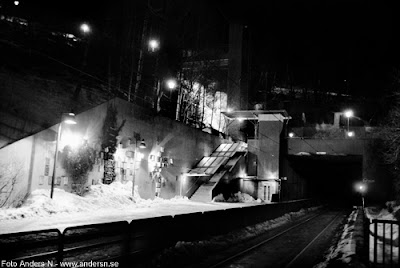 Bergsjön, Rymdtorget, SPårvagn, spårvagnshållplats, hållplats, natt, vinter, by night, mörkt, snö, foto anders n