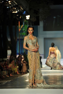 Baju Kebaya Modern Anne Avantie