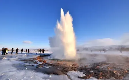 oi-thermopidakes-tis-islandias-ena-apo-ta-pio-entyposiaka-fysika-fainomena