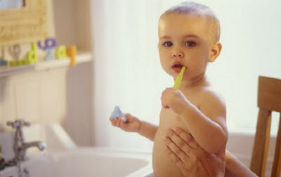 Merawat gigi bayi usia 0 – 24 bulan