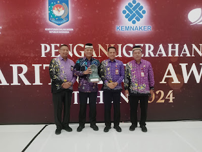 Pj Bupati Tangerang Terima Penghargaan Paritrana Award 2024