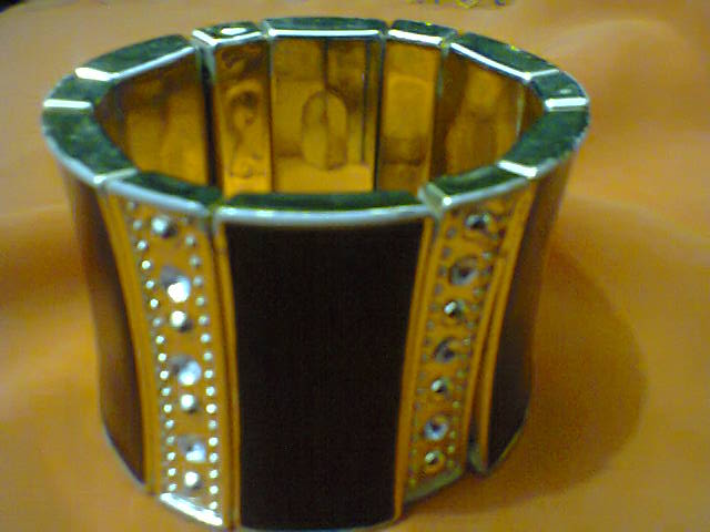 Bracelete preto e dourado