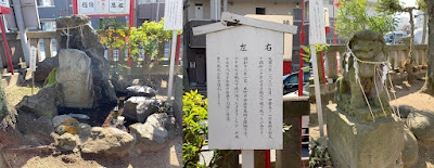 狛犬と蹲踞