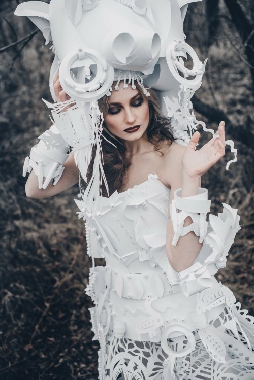 Asya Kozina Dmitriy Kozin esculturas de papel roupas figurinos trajes culturas exóticas fashion