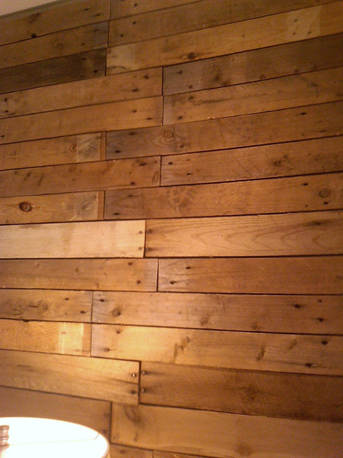 Poppytalk: DIY Scrap Pallet Plank Wall
