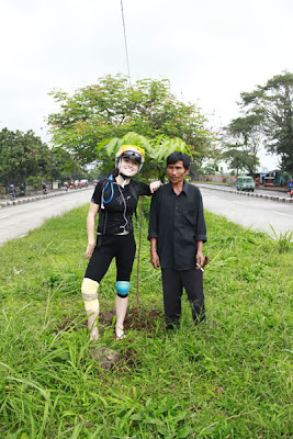 SACHA STEVENSON Bersepatu Roda Jawa Bali