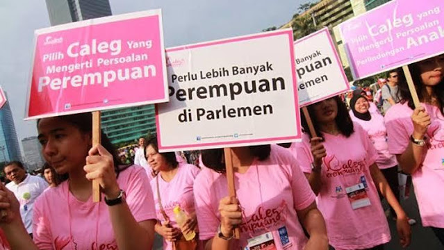 Perempuan dalam Perspektif Hukum dan Politik