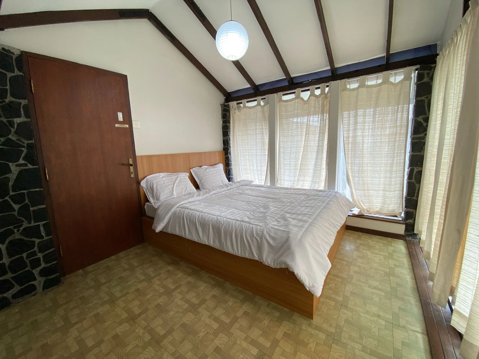 VM(15) Villa Montana Kamar Tidur