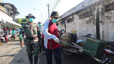 Cegah Covid-19, UPT Puskesmas Semprotkan Cairan Disinfektan