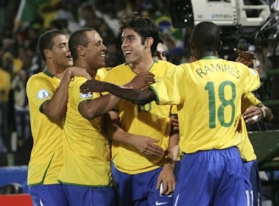 Kaka cùng các tuyển thủ Brazil