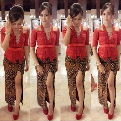 kebaya merah broklat dengna rok batik span