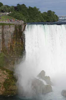 US Edge Of The Horseshoe Falls