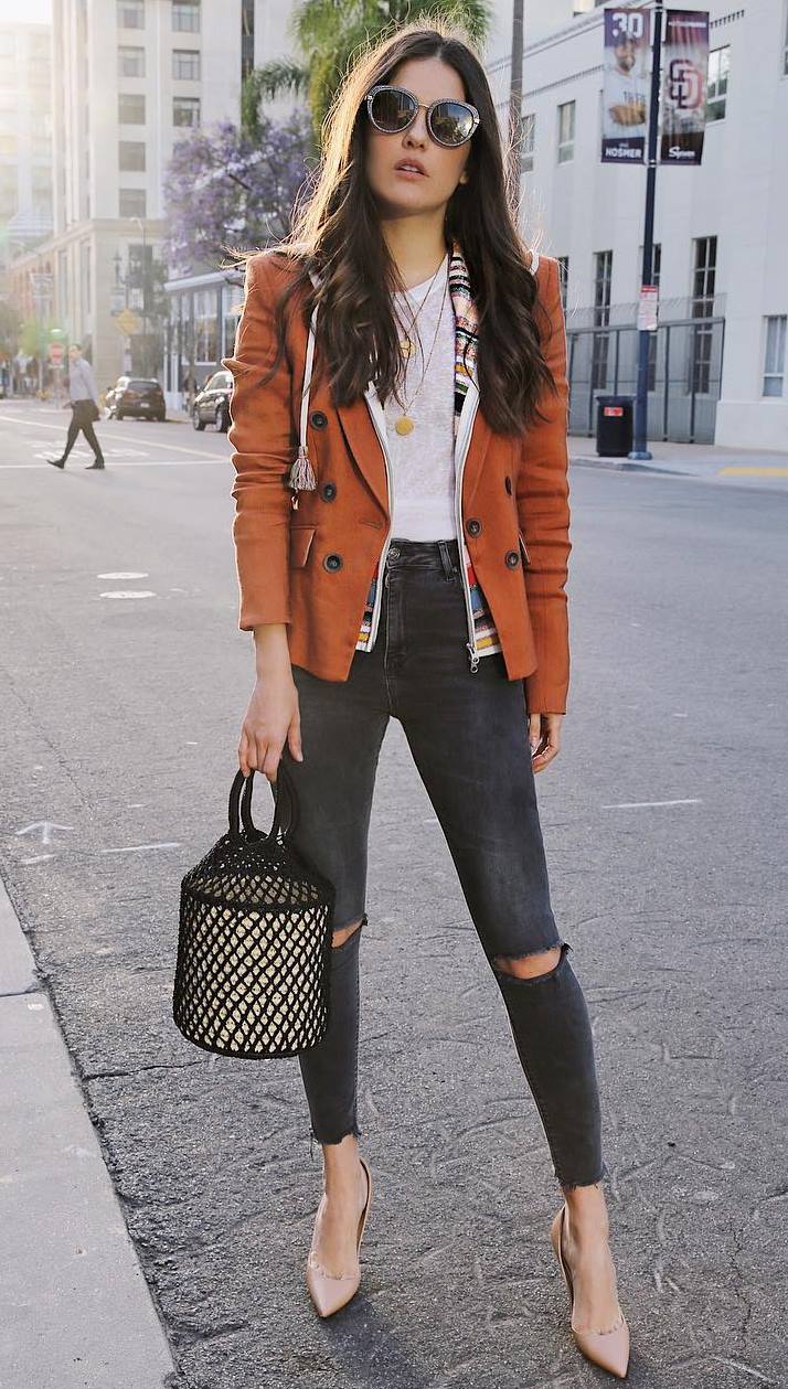 cool office outfit to copy right now / brown blazer + striped cardi + white top + heels + bag + skinnies