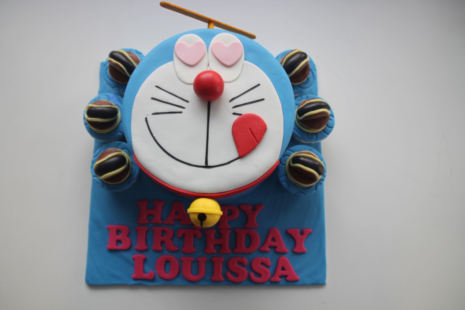Doraemon Cake With Cupcakes Celebrate With Cake - roblox doraemon