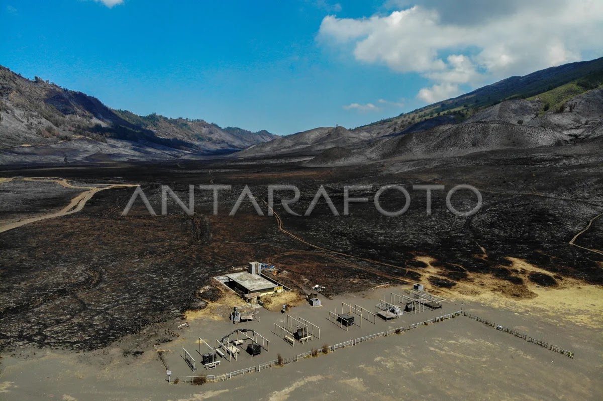 Kaldera pasir Gunung Bromo usai terbakar